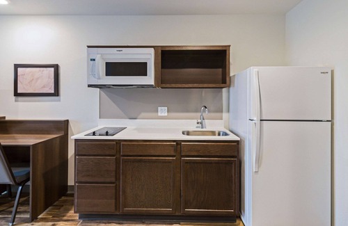 Quad Cities Hotel | WoodSpring Suites Davenport Quad Cities