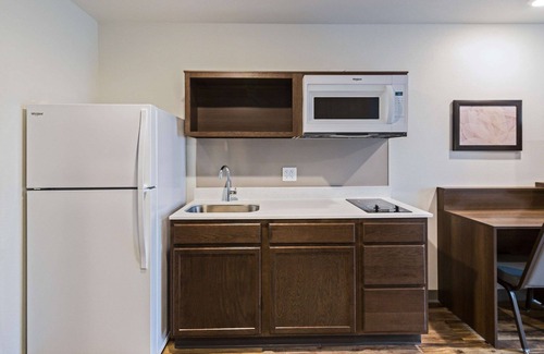 Quad Cities Hotel | WoodSpring Suites Davenport Quad Cities