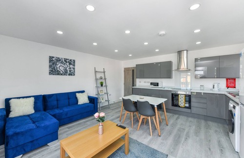 Hucknall Apartment | Woodstock House Flat 7 - Spacious 2BR Hucknall