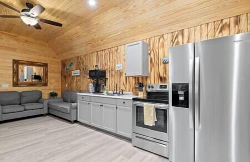 St. Augustine House | Woodsy Barndominium, Pet friendly, 4.5 mi to beach