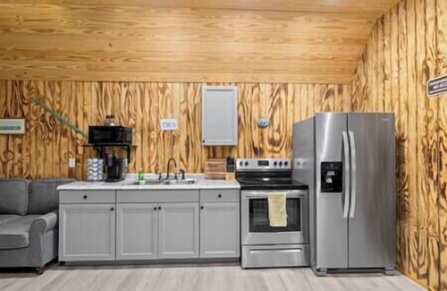 St. Augustine House | Woodsy Barndominium, Pet friendly, 4.5 mi to beach