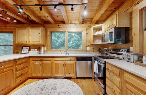 Mountain Vista Cabin | Woodsy cabin with hot tub, gas fireplace, firepit, balcony & gas grill