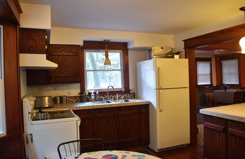 Norton Shores Cottage | Woodsy Lake House @ Lake Michigan SPeCiaL 9/2-6 1000 <4 family members