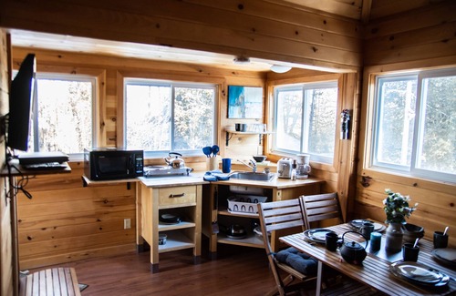 North Frontenac Ski Chalet | Woodview Cottage - Myers Cave Resort