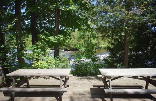 North Frontenac Ski Chalet | Woodview Cottage - Myers Cave Resort