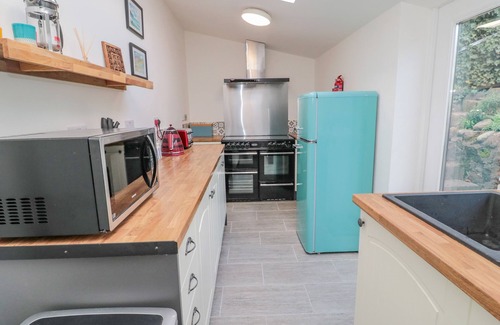Wooler Cottage | WOOLLEY LODGE, pet friendly, character holiday cottage in Wooler