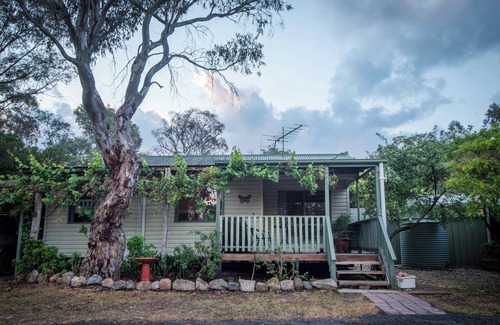 Beechworth Cottage | Woongarra Cottage - Tranquil Off-Grid Nature Escape in a Bush Setting
