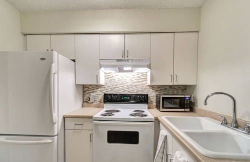 Washington Virginia Vale Condo | Work, Explore, Retreat. Home Base @ Cherry Creek, Glendale, Denver, DTC 180+ nts