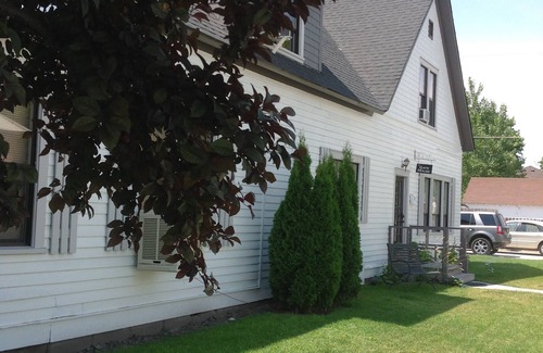 Burley Apartment | Work or Play Private Reliable Wifi Sleeps 6 Suite #1