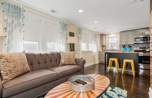 Kansas City Apartment | Work & Relax in KC: Comfortable 2nd Floor Apt (2BR/2BA)| Near Plaza