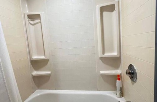 North Miami Beach Apartment | Work, Rest and Play: WiFi, TV and Backyard Bliss