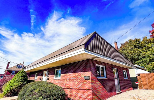 Butler House | Work. Wander. Welcome. Furnished 30+ Night Stay in the Heart of Downtown Butler