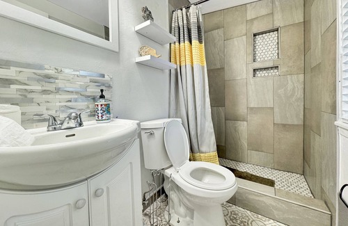 Biggs Field House | World Tour Oasis: Game Room, Gym, Pool, Playground in Quiet and close to I10.