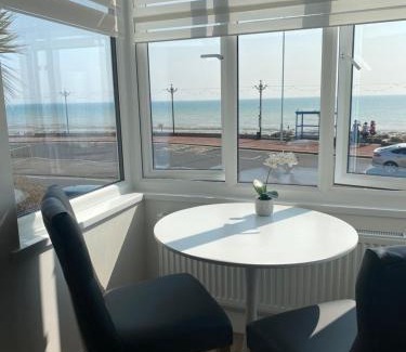 Worthing Apartment | WORTHING BEACH 180 - 2 bed seafront apartment with private parking