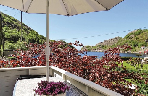 Flekkefjord House | Would you like to spend a vacation in picturesque and beautiful Åna Sira?