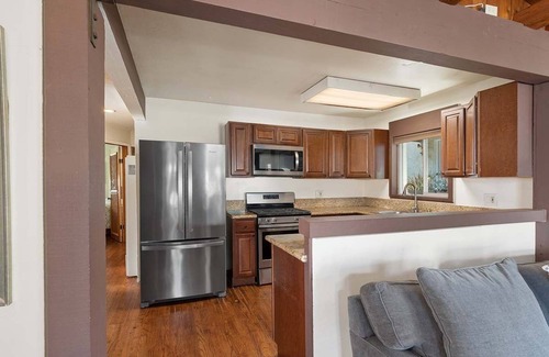 South Mission Beach House | WOW ALL YOURS! 3 br 2ba S. Mission Beach Dogs OK! AC! 4 Houses to the beach