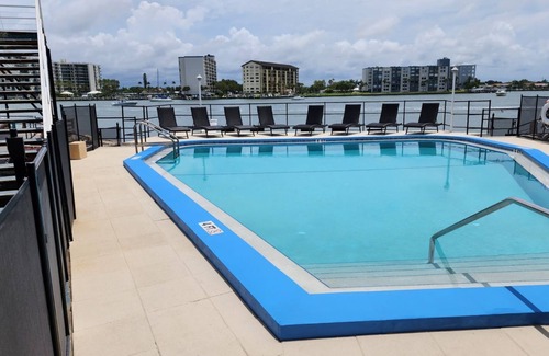 Bay Esplanade Condo | WOW! Fully remodeled 2 bed/2 bath! Only a 5 min walk to the beach! Great views!