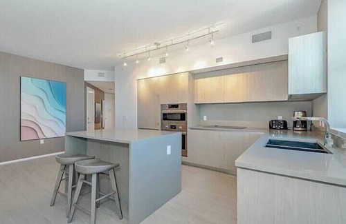 Hollywood South Central Beach Apartment | Wrap Around Balcony: 2Br-Amazing Views+ Pools