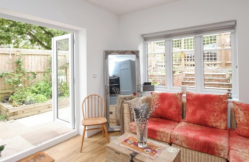 Upwey Cottage | WREN, family friendly, with a garden in Upwey