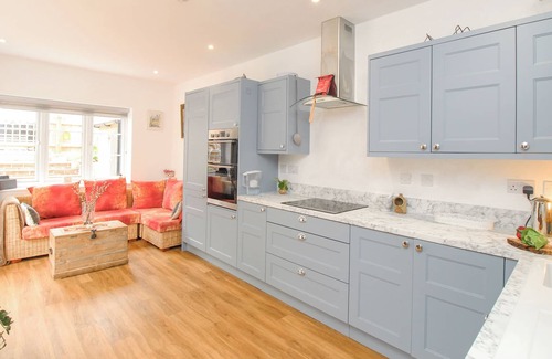Upwey Cottage | WREN, family friendly, with a garden in Upwey