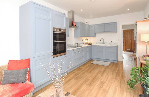 Upwey Cottage | WREN, family friendly, with a garden in Upwey