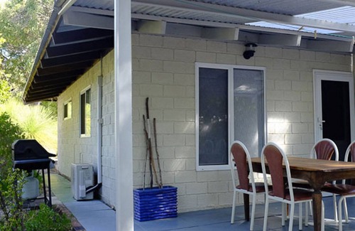 Deepdene Apartment | Wrenwood Chalets Caves Road Unit 3
