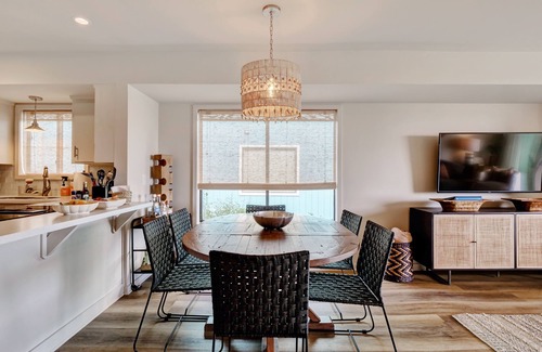 South End House | Wright By The Sea –Relax and enjoy the beach at this comfy oceanfront condo