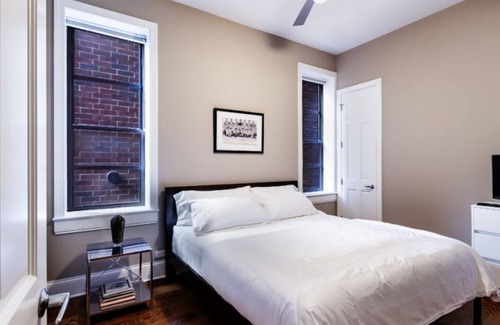 Lakeview Condo | Wrigley Field Stadium Suite 4 Bedroom 2 Bathroom