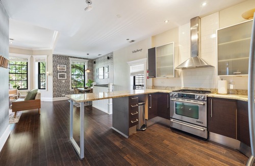 Wrigleyville Apartment | Wrigleyville Suites