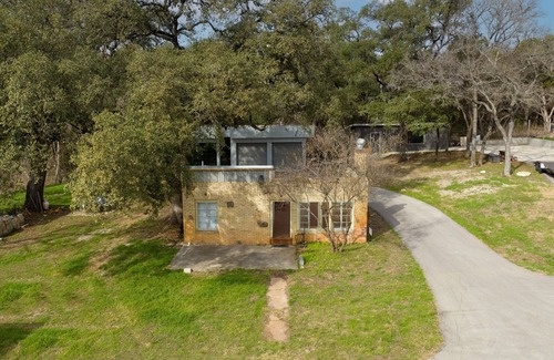 Vaught Ranch Apartment | Writer's Retreat: Think and rest in nature in the middle of Austin.