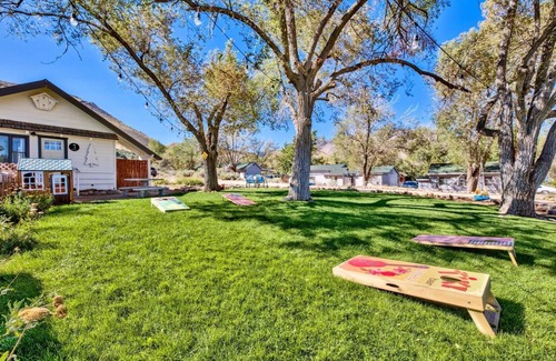 Walker Hotel | WWM 8 · 8 Fresh Air, Beautiful Views, Friendly Place WWM