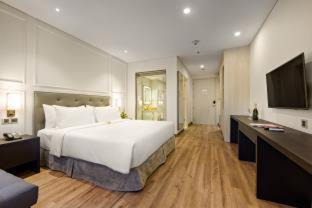 Son Tra Hotel | Wyndham Danang Golden Bay - Free Shuttle Bus to Beach