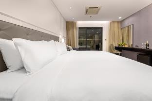 Son Tra Hotel | Wyndham Danang Golden Bay - Free Shuttle Bus to Beach