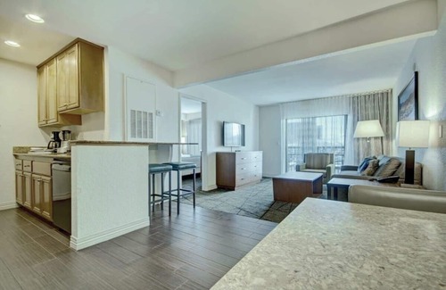 Las Vegas Condo | Wyndham Desert Rose Resort|2BR/2BA Balc King Suite