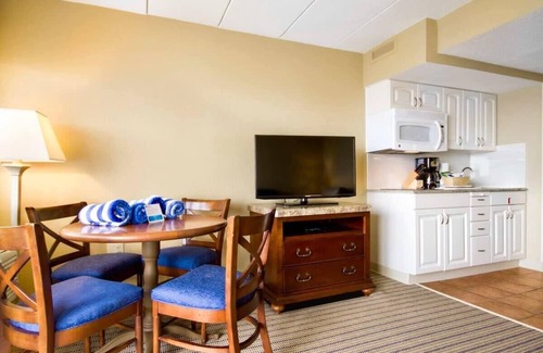 Williamsburg Condo | Wyndham Inn on Long Wharf |1BR/1BA King Bed Suite