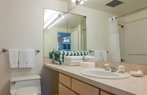 Hanamaulu Resort | Wyndham Kauai Beach Villas: 1-Bedroom Tropical Escape by the Ocean