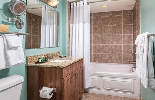 Cherry Grove Beach Resort | 🌴Wyndham Towers on the Grove✨ Experience Paradise in a 2BR Villa - Sleeps 8!