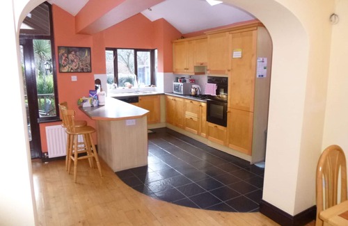 Clontarf House | Xclsve Hstric Sburb Clontarf, Clse 5k Dtwn N Bch Bay Rst Bar