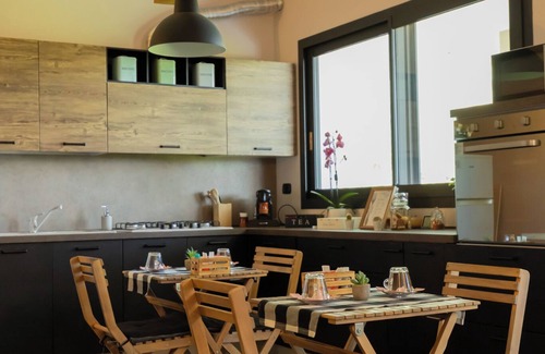 Iglesias Bed & Breakfast | Xihouse, our best Double Room in a green park.