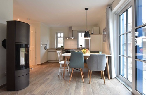 Bastorf Apartment | XL 8-room vacation home with fireplace (max. 11 people) - L7 Holiday home Strandhafer