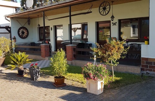 Neubukow Apartment | Xl-bungalow Links & Rechts - Bungalow am Hellbach im Ostseeland - XL