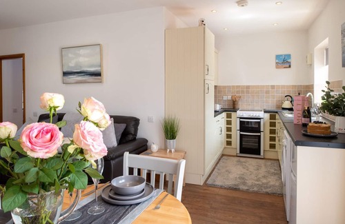 Llanfaelog House | Y Bwthyn: 2 bedroom pet-friendly cottage in Glan Gors, Anglesey