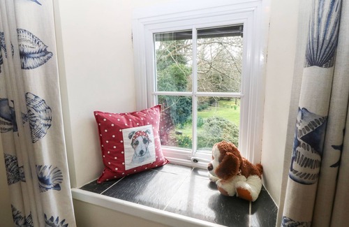Rhyd-y-clafdy Cottage | Y BWTHYN TY DU, pet friendly, character holiday cottage in Pwllheli