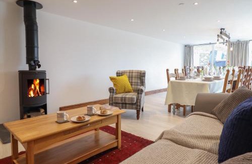 Cwmtirmynach House | Y Côr