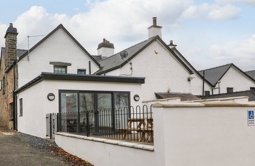 Cwmtirmynach House | Y CIGYDD, pet friendly, character holiday cottage in Cerrigydrudion