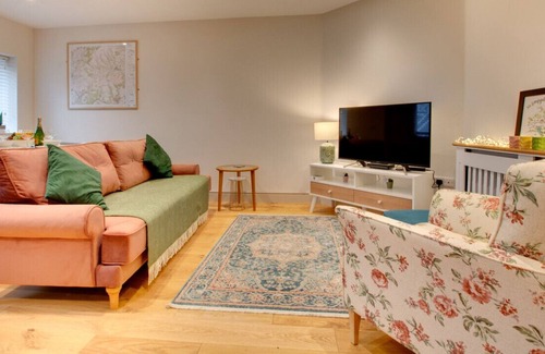 Pentrefelin House | Y Cwtsh - Two Bedroom House, Sleeps 4