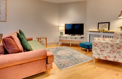 Pentrefelin House | Y Cwtsh - Two Bedroom House, Sleeps 4