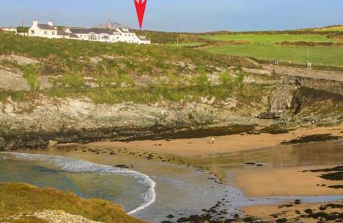 Holyhead House | Y Lleiaf