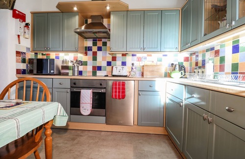 Dwrbach Cottage | Y STABL, romantic, with hot tub in Fishguard