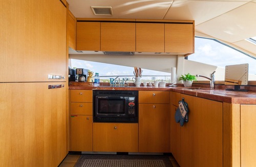 Downtown Miami Boat Rental | Yacht charter , Sunsekeer Manhatan 70 foot , 4 hours min , 6 hours max